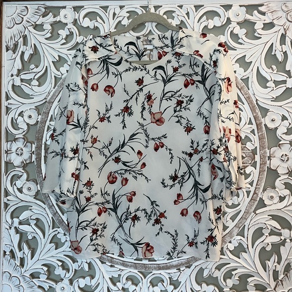 White with Red and PInk Floral Design Flowy Fancy Keyhole Back 3/4 Sleeve Shirt - Picture 1 of 7
